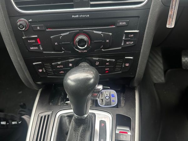 Volkswagen Golf Saloon, Diesel, 2010, Silver