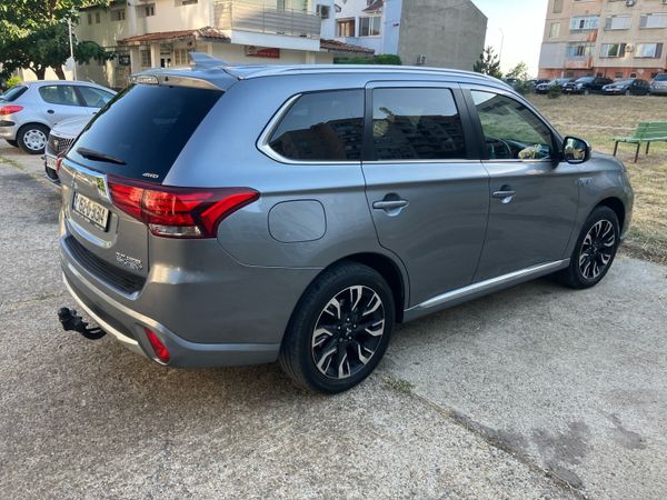 Mitsubishi Outlander SUV, Petrol Plug-in Hybrid, 2015, Grey