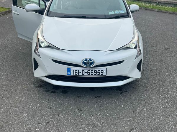 Toyota Prius Hatchback, Petrol Hybrid, 2016, White