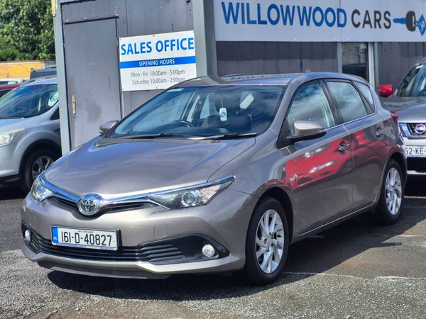 Toyota Auris Hatchback, Diesel, 2016, Bronze