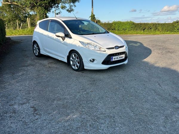 Ford Fiesta Hatchback, Petrol, 2012, White
