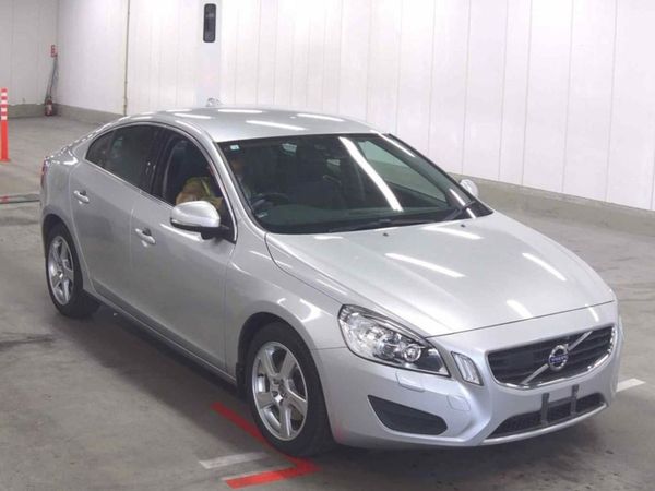 Volvo S60 Saloon, Petrol, 2012, Silver