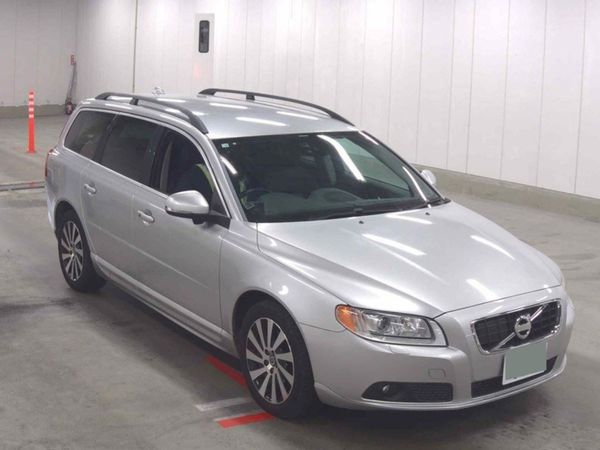 Volvo V70 Estate, Petrol, 2012, Silver