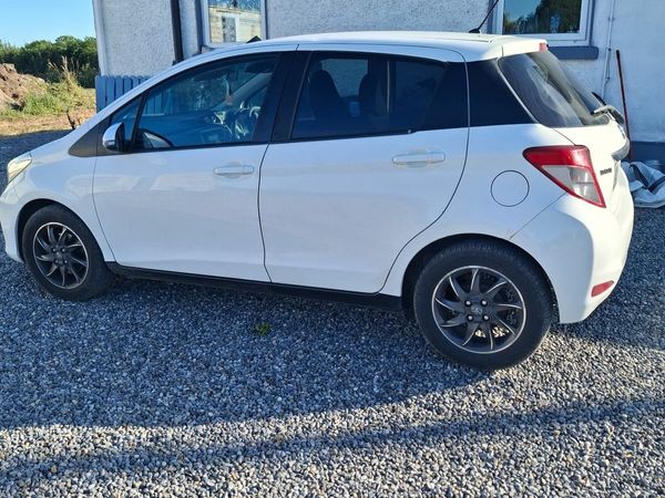 Toyota Yaris Hatchback, Petrol, 2013, White