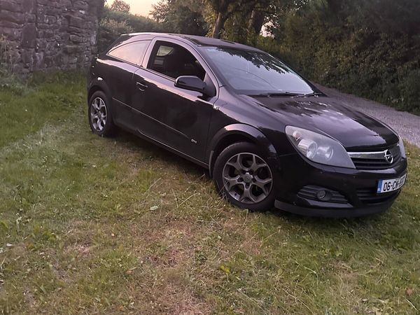 Opel Astra Hatchback, Petrol, 2006, Black
