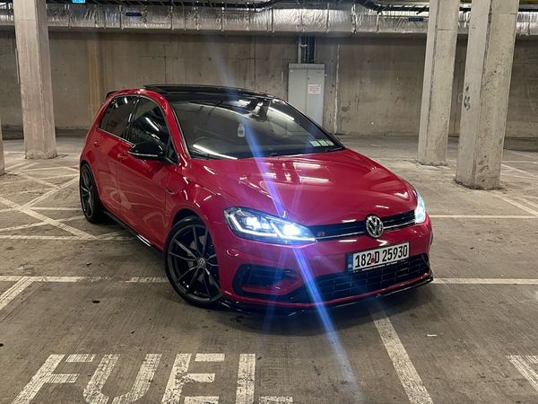Volkswagen Golf Hatchback, Petrol, 2018, Red