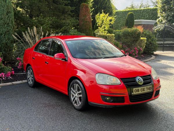 Volkswagen Jetta Saloon, Diesel, 2009, Red