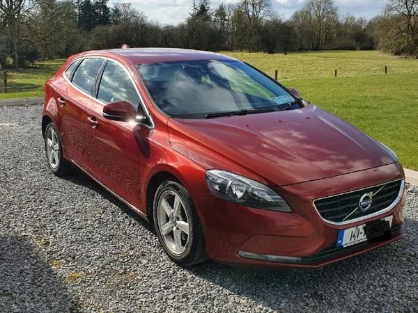 Volvo V40 Hatchback, Diesel, 2014, Red