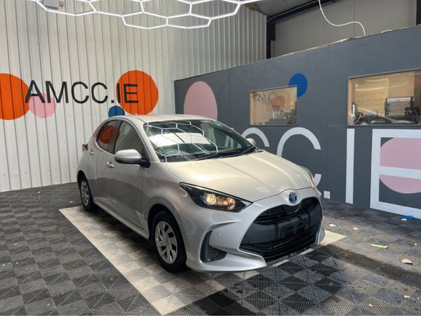 Toyota Yaris Hatchback, Petrol Hybrid, 2021, Silver