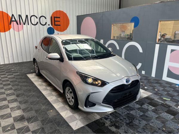 Toyota Yaris Hatchback, Petrol Hybrid, 2020, Silver