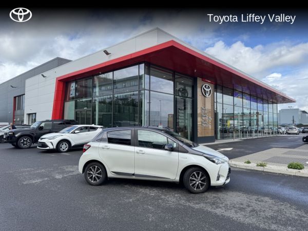 Toyota Yaris Hatchback, Petrol Hybrid, 2019, White