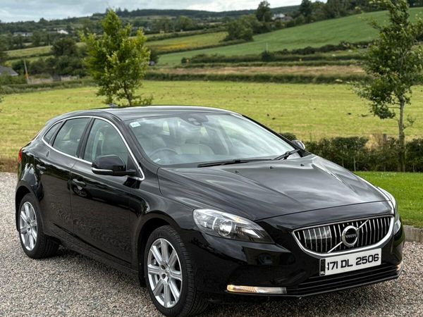 Volvo V40 Hatchback, Diesel, 2017, Black