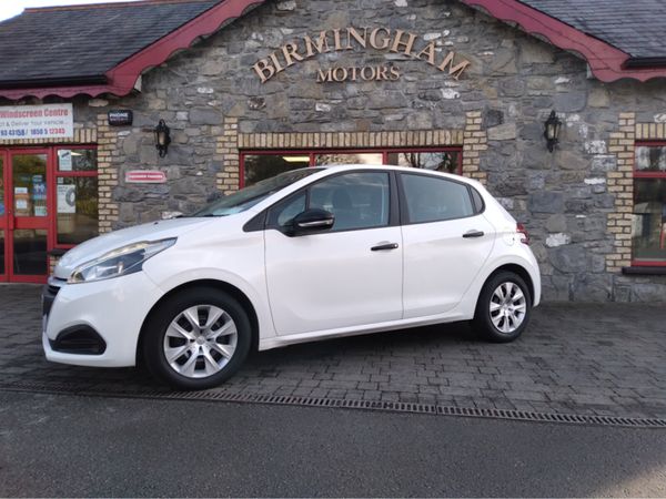 Peugeot 208 Hatchback, Petrol, 2016, White