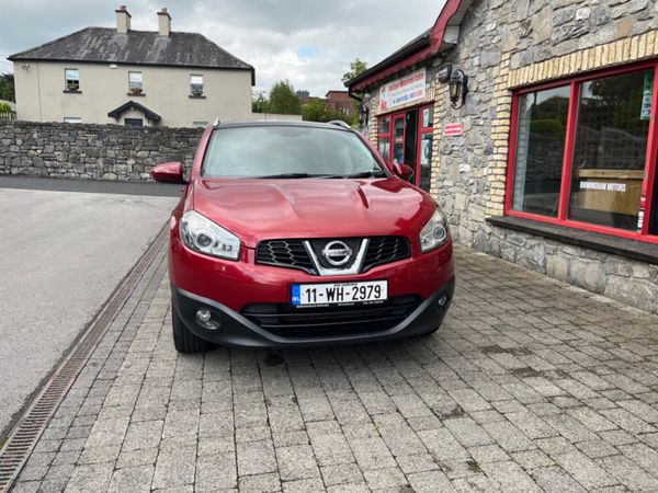 Nissan Qashqai Hatchback, Diesel, 2011, Red