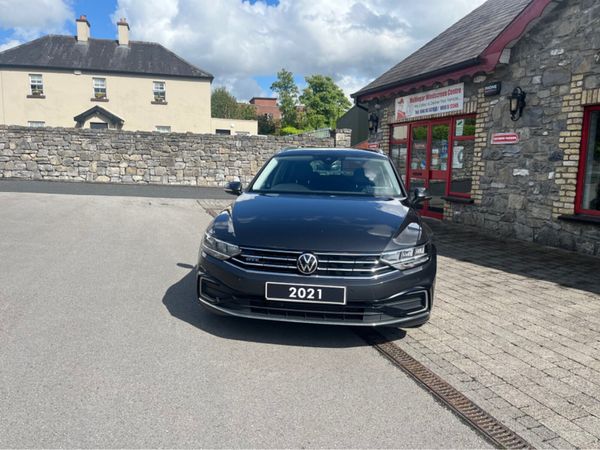 Volkswagen Passat Estate, Petrol Hybrid, 2021, Grey