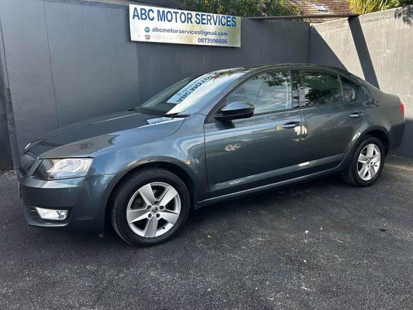 Skoda Octavia Saloon, Diesel, 2015, Grey
