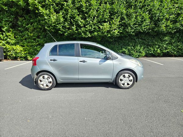Toyota Yaris Hatchback, Petrol, 2007, Silver