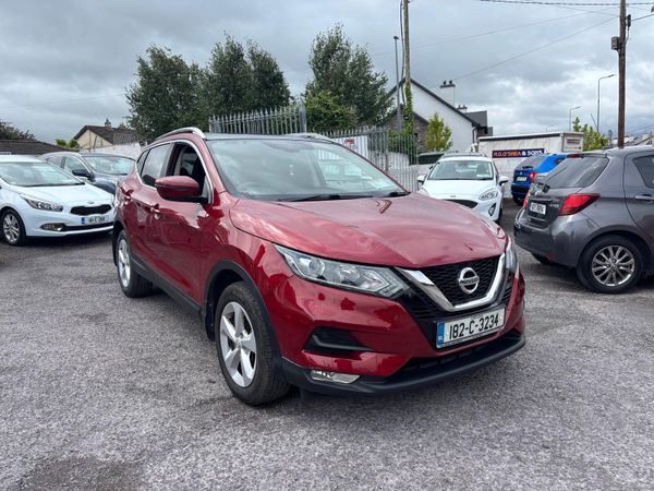 Nissan Qashqai MPV, Petrol, 2018, Red