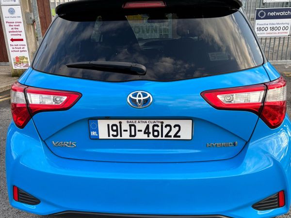 Toyota Yaris Hatchback, Petrol Hybrid, 2019, Blue