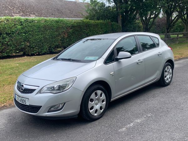 Opel Astra Hatchback, Petrol, 2010, Silver
