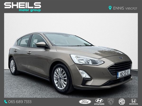 Ford Focus Hatchback, Petrol, 2019, Gold