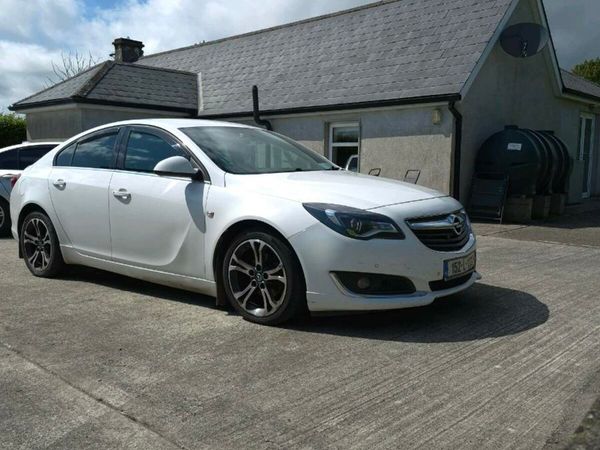 Opel Insignia Hatchback, Diesel, 2015, White