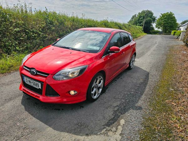 Ford Focus Hatchback, Diesel, 2012, Red