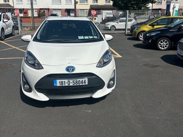 Toyota Aqua Hatchback, Petrol Hybrid, 2018, White