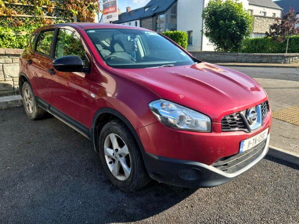 Nissan Qashqai Hatchback, Diesel, 2011, Red