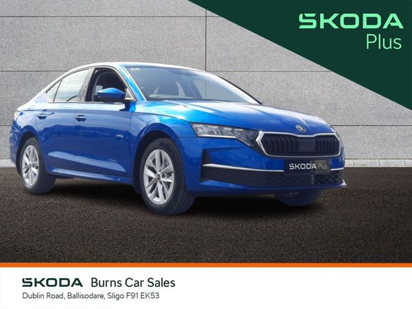 Skoda Octavia Hatchback, Petrol, 2025, Blue