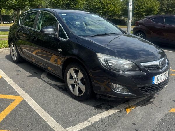 Vauxhall Astra Hatchback, Petrol, 2012, Black