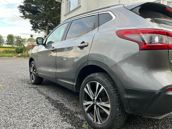 Nissan Qashqai Hatchback, Diesel, 2018, Grey