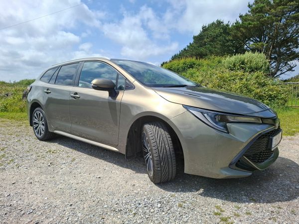 Toyota Corolla Estate/Jeep, Petrol Hybrid, 2022, Green