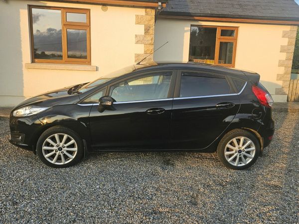 Ford Fiesta Hatchback, Diesel, 2017, Black