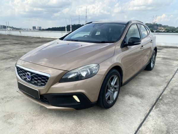 Volvo V40 Hatchback, Diesel, 2014, Brown