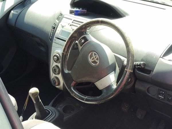 Toyota Yaris Hatchback, Petrol, 2006, Silver