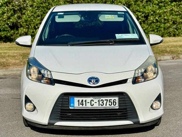 Toyota Yaris Hatchback, Petrol Hybrid, 2014, White
