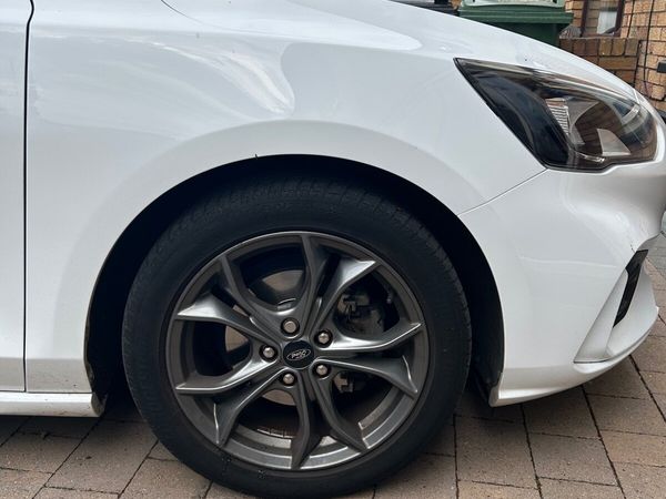Ford Focus Hatchback, Petrol, 2020, White