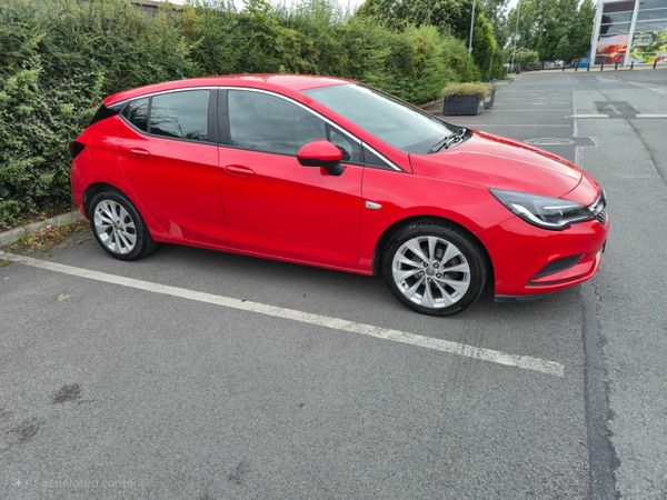 Vauxhall Astra Hatchback, Diesel, 2018, Red