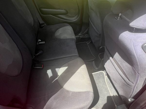 Honda Jazz Hatchback, Petrol, 2005, Red