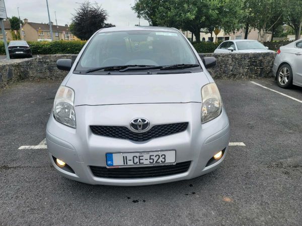 Toyota Yaris Hatchback, Petrol, 2011, Silver