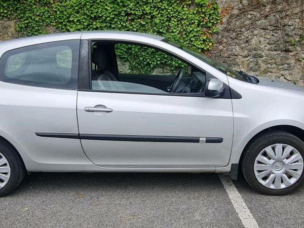 Renault Clio Hatchback, Ethanol Petrol, 2011, Silver