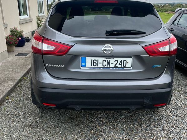 Nissan Qashqai Hatchback, Diesel, 2016, Grey