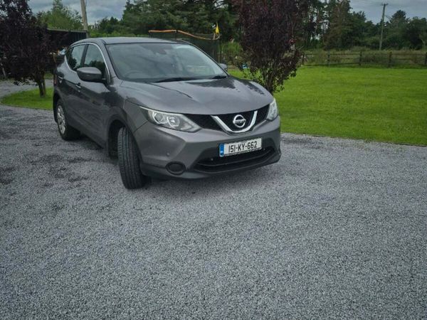 Nissan Qashqai Hatchback, Diesel, 2015, Grey