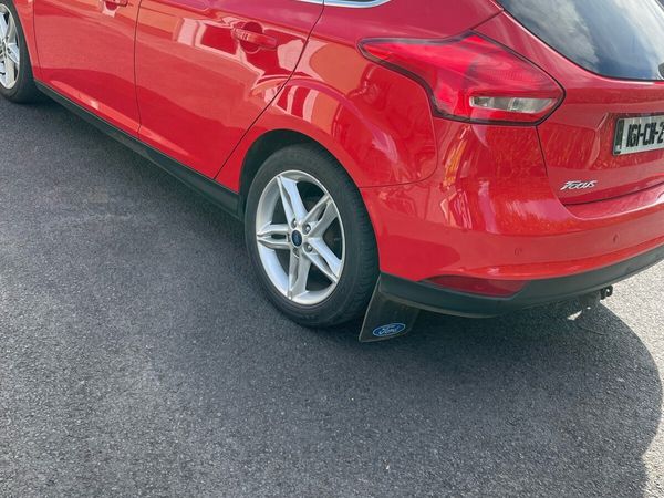 Ford Focus Hatchback, Petrol, 2016, Red