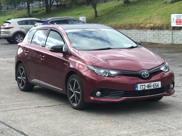 Toyota Auris MPV, Petrol Hybrid, 2017, Red