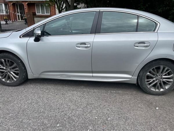 Toyota Avensis Saloon, Diesel, 2017, Silver