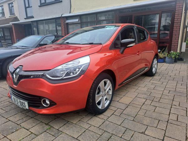 Renault Clio Hatchback, Petrol, 2016, Red