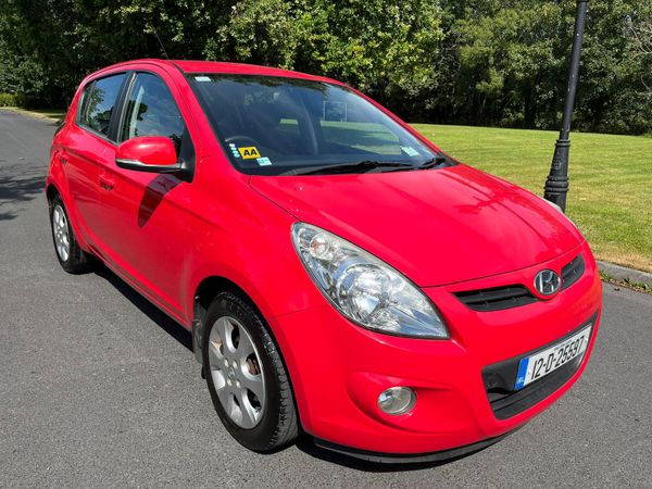Hyundai i20 Hatchback, Petrol, 2012, Red