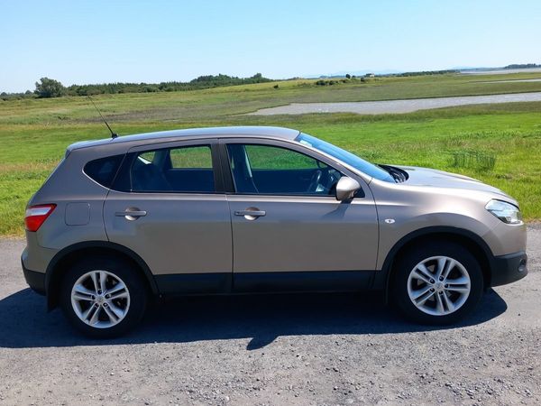 Nissan Qashqai Hatchback, Diesel, 2010, Beige